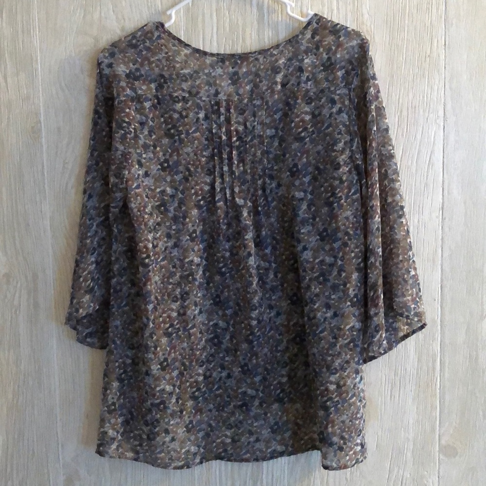 Flowy Spring Blouse - Picture 5 of 6